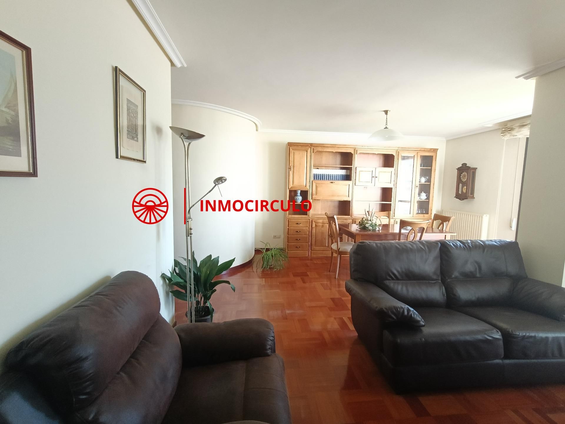 Sala d'estar de Pis en venda en Burgos Capital amb Calefacció i Traster