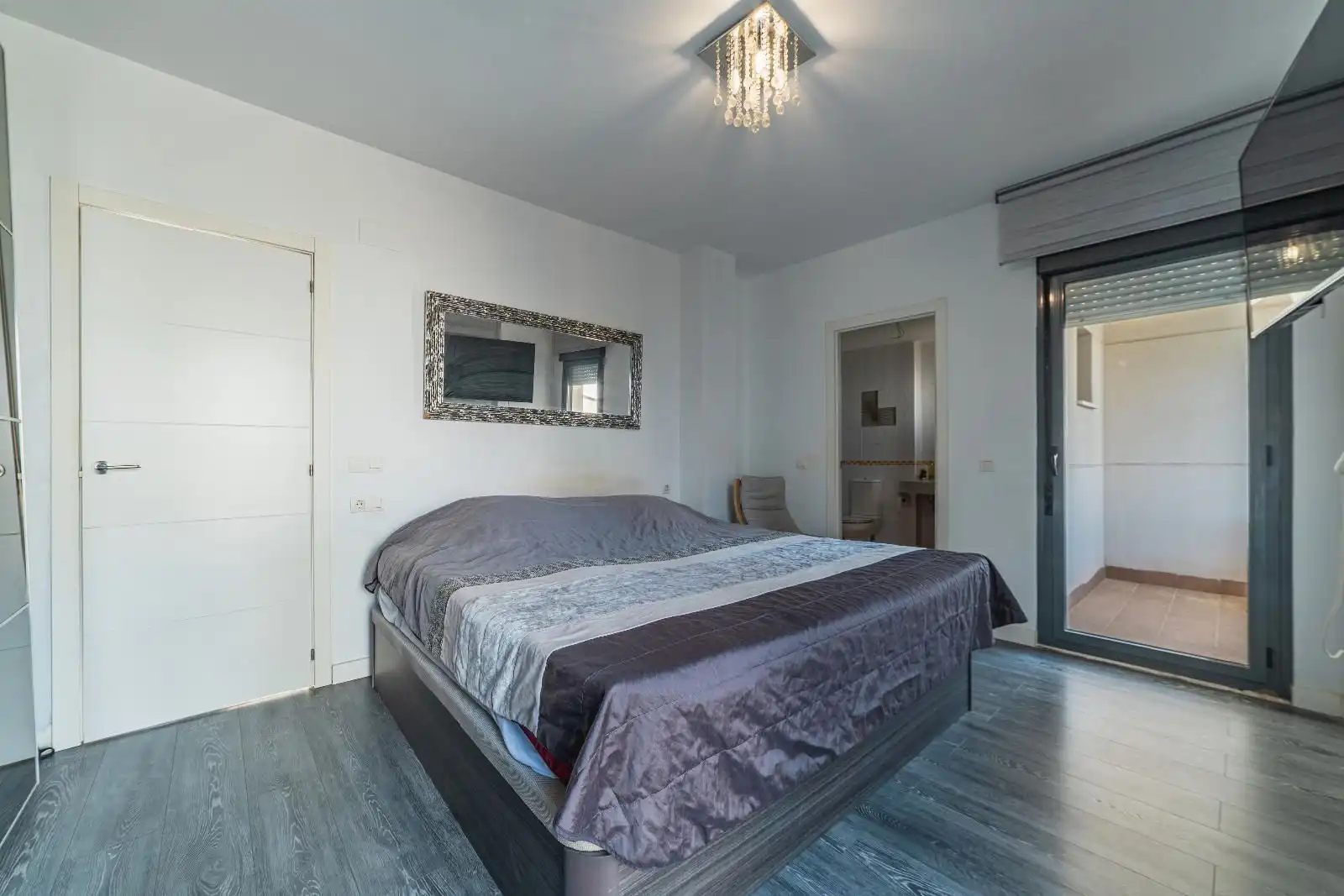 Schlafzimmer von Einfamilien-Reihenhaus zum Verkauf in Canet de Mar mit Klimaanlage, Heizung und Privatgarten