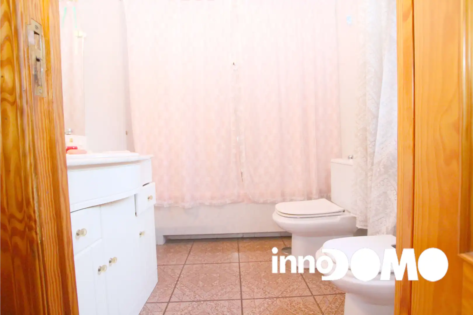 Bathroom of Houses for sale in Bargas  with Air Conditioner, Heating and Private garden