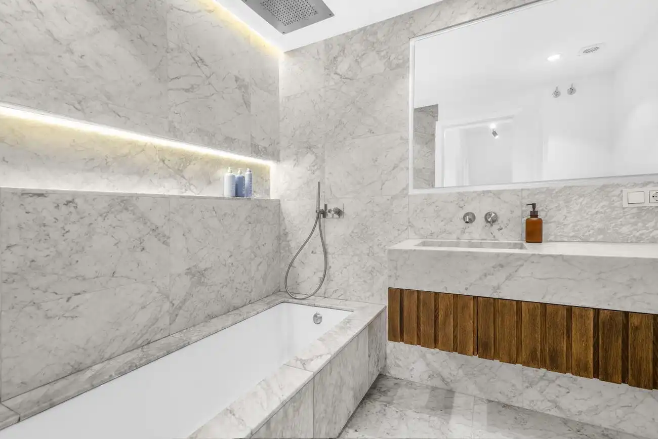 Baño de Casa o chalet de alquiler en Marbella con Aire acondicionado, Calefacción y Jardín privado