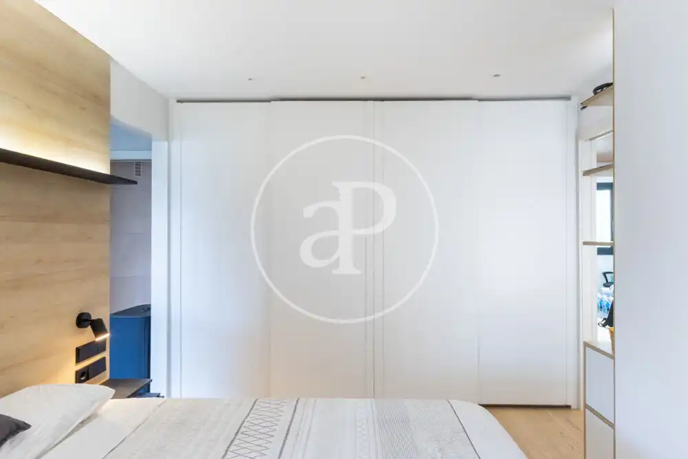 Bedroom of Flat for rent in Valencia  with Air Conditioner, Heating and Terrace