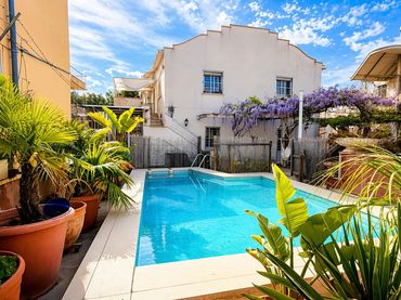 Villa con balcone in vendita a Nou Eixample Nord