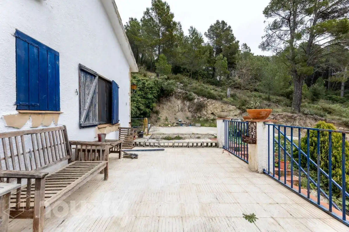 Vista exterior de Casa o xalet en venda en Torrelles de Foix amb Aire condicionat, Calefacció i Jardí privat