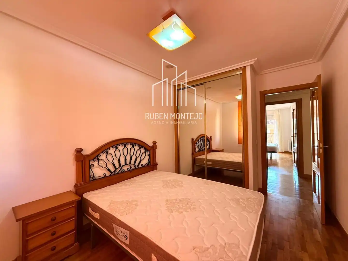 Bedroom of Flat for rent in Salamanca  with Heating, Parquet flooring and Terrace