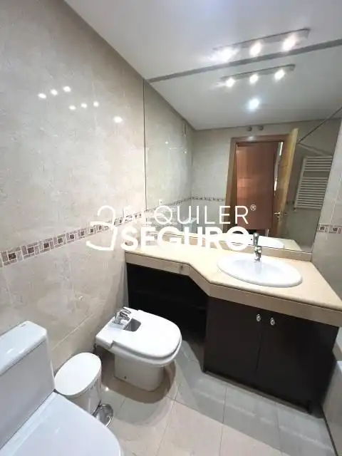 Bathroom of Flat for rent in Getafe  with Air Conditioner, Heating and Storage room