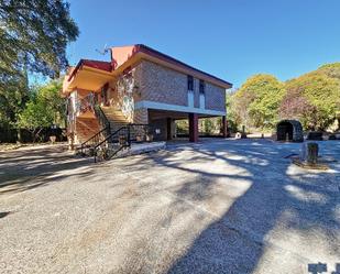 Exterior view of House or chalet for sale in  Córdoba Capital  with Private garden, Terrace and Storage room