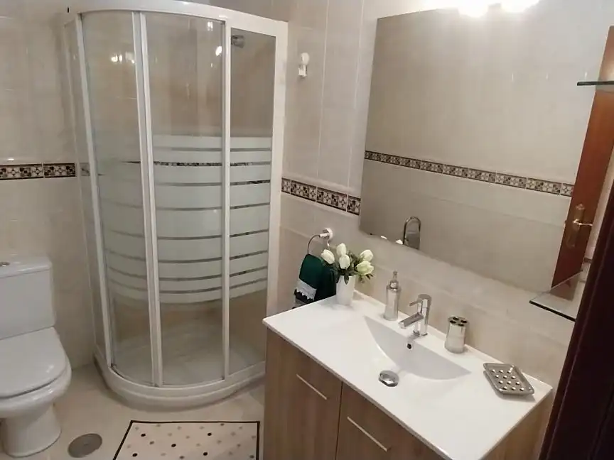 Badezimmer von Wohnung zur Miete in Carretera de Cádiz