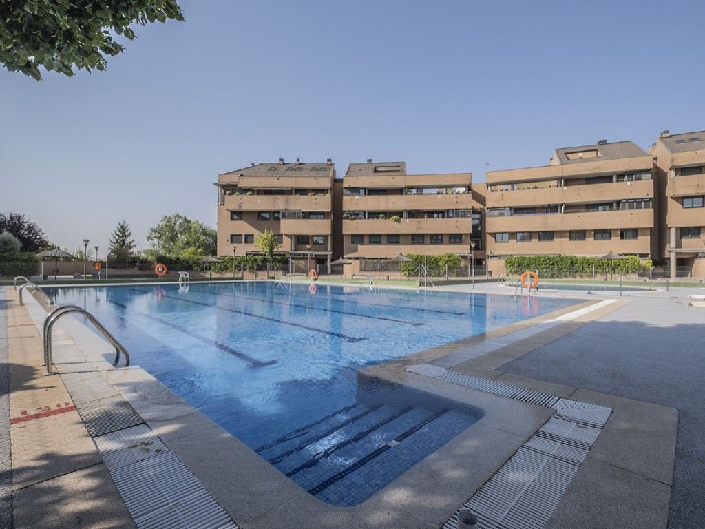 Piscina de Àtic en venda en Pozuelo de Alarcón amb Aire condicionat, Jardí privat i Forn