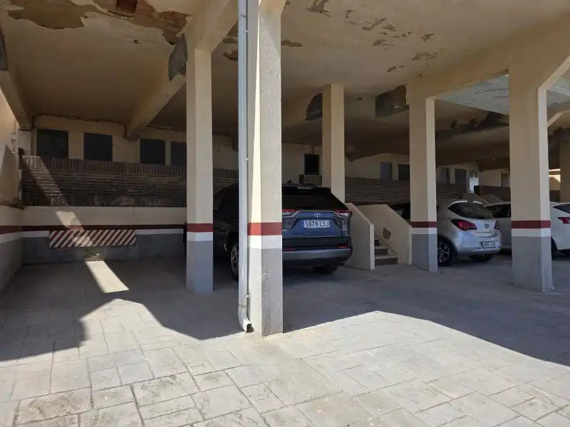 Parkplatz von Wohnungen zum Verkauf in Cullera mit Klimaanlage, Heizung und Parkett