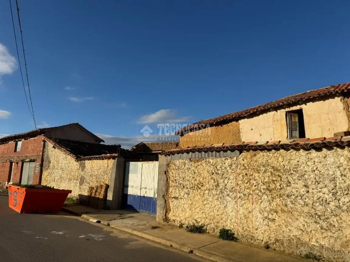 Außenansicht von Residential zum Verkauf in Valdefresno