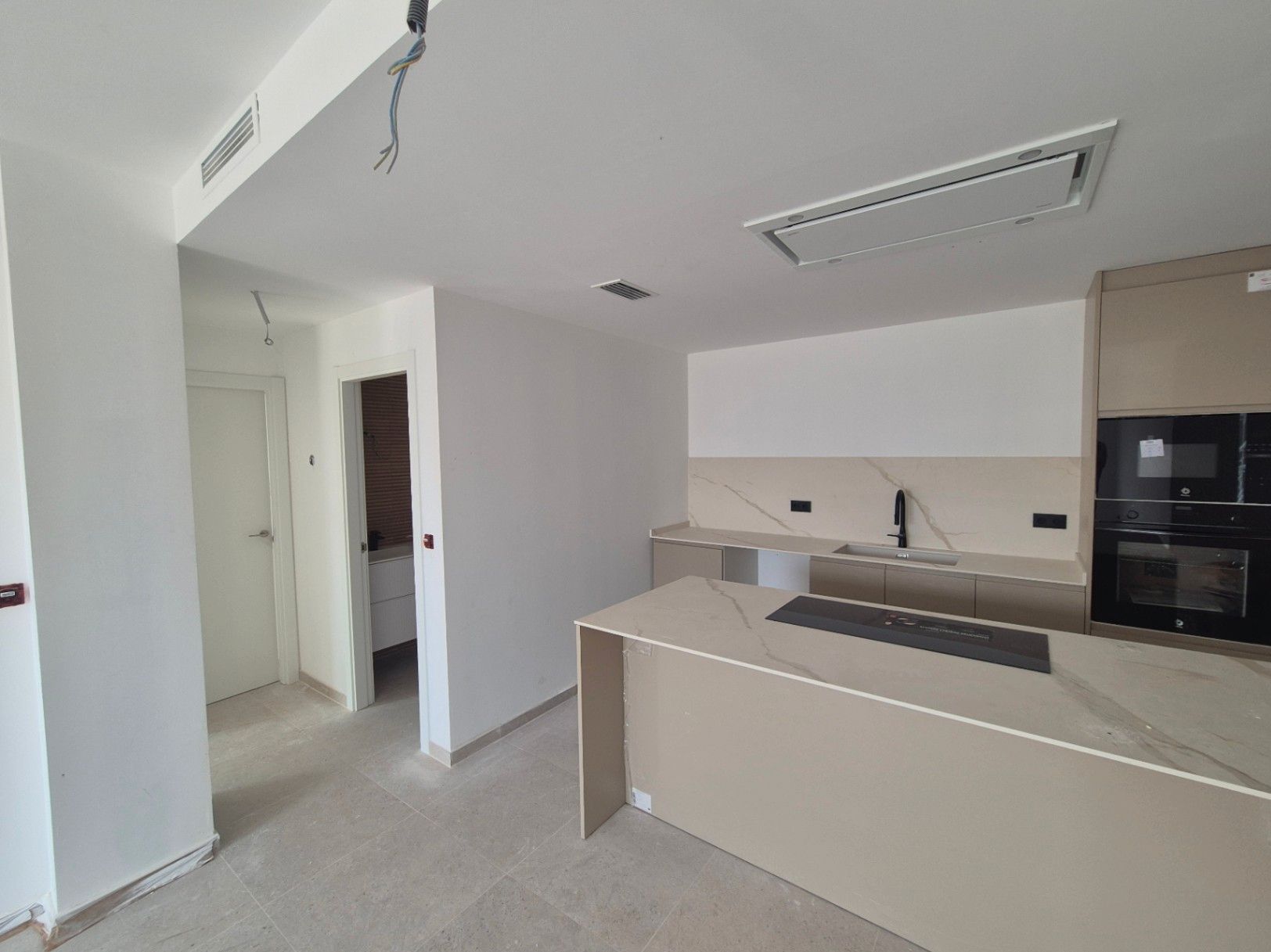 Cuina de Apartament en venda en Oliva amb Jardí privat, Terrassa i Traster