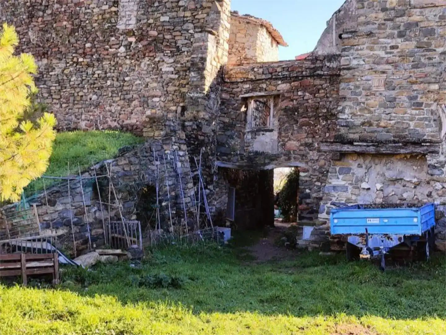 Vista exterior de Casa adosada en venda en Tremp amb Balcó