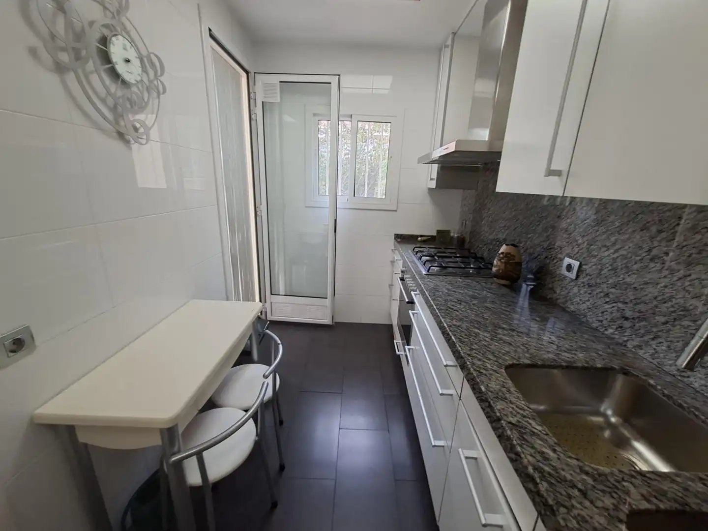 Cocina de Casa o chalet de alquiler en Badalona con Aire acondicionado, Calefacción y Jardín privado