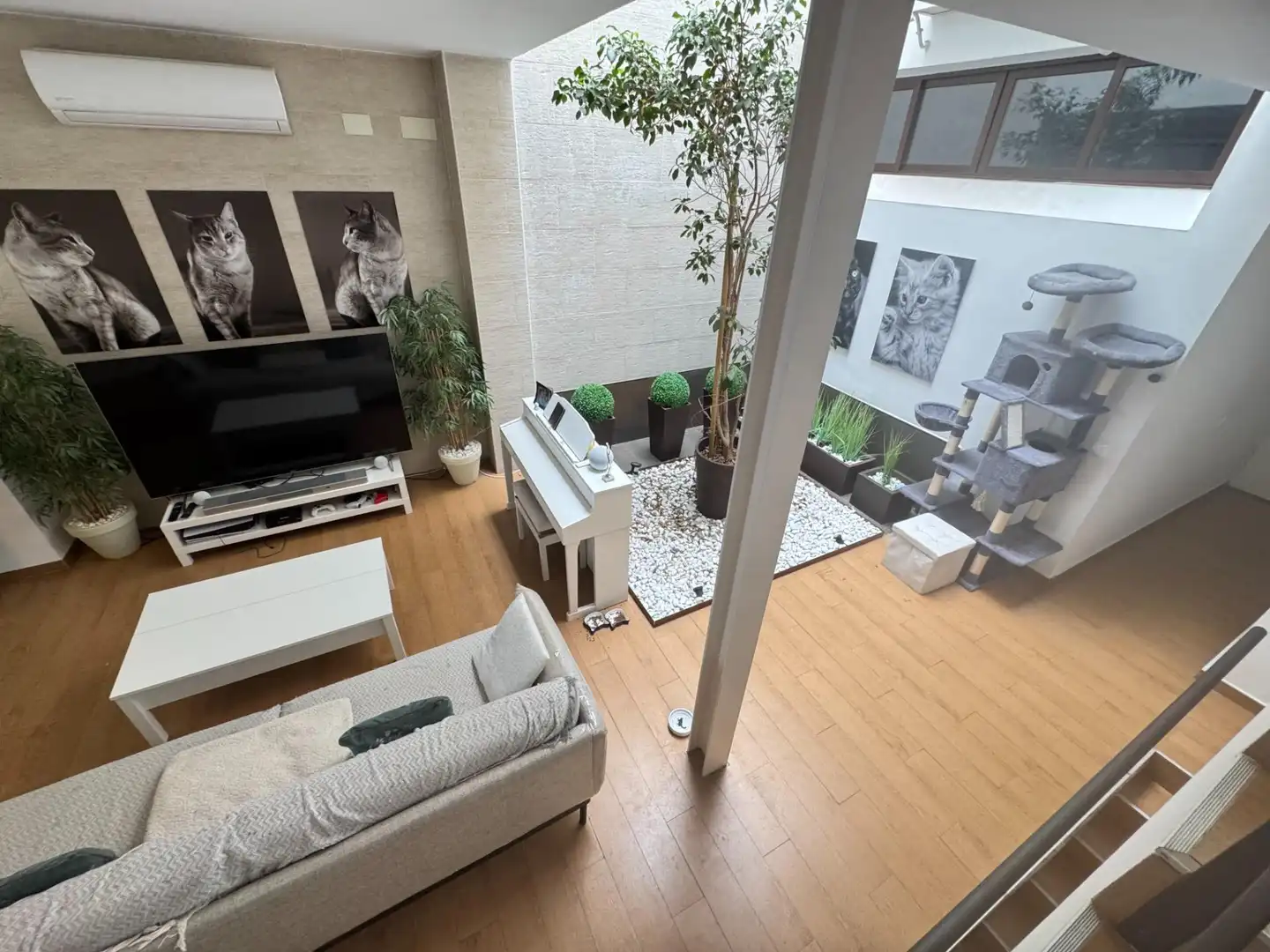 Sala d'estar de Casa o xalet en venda en Dos Hermanas amb Aire condicionat, Jardí privat i Terrassa