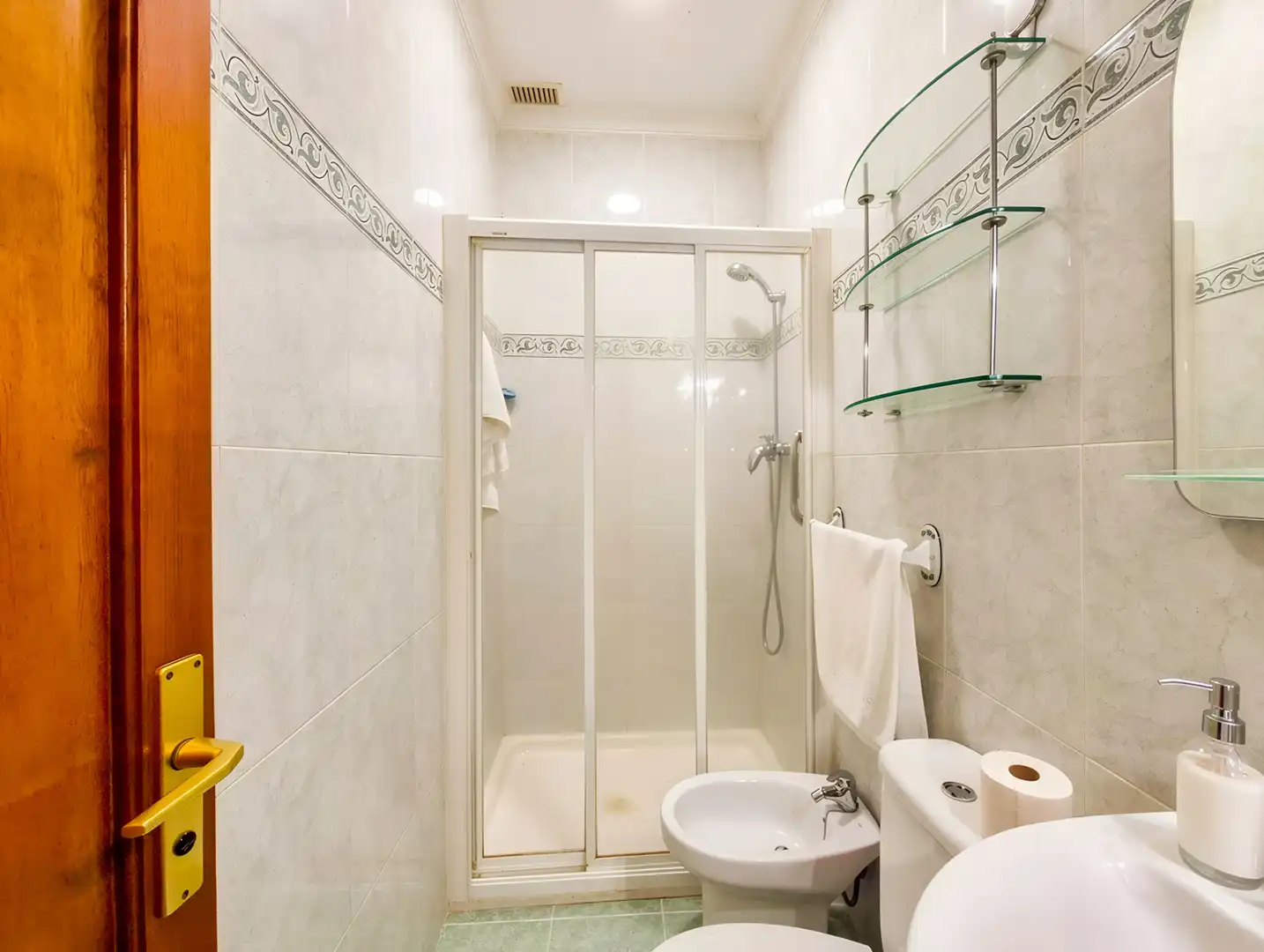Bany de Casa o xalet en venda en Las Palmas de Gran Canaria amb Terrassa, Traster i Moblat