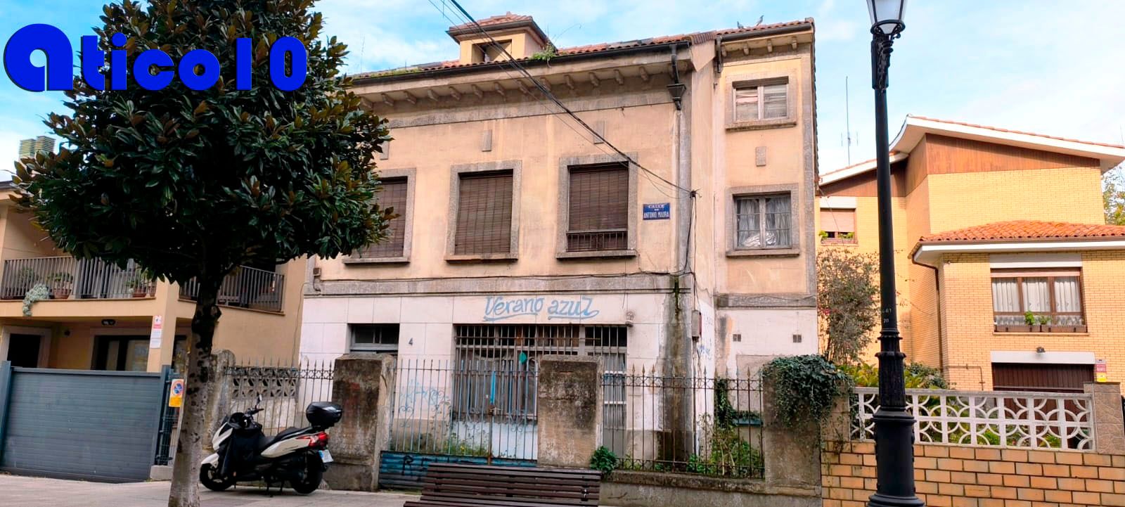 Exterior view of House or chalet for sale in Oviedo   with Terrace