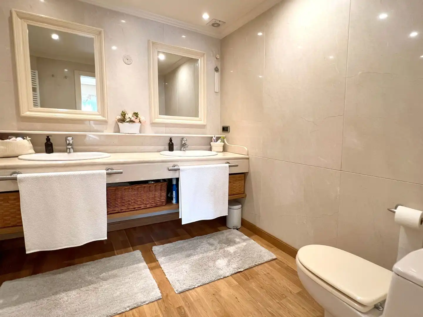 Baño de Casa adosada en venta en Zarautz con Aire acondicionado, Calefacción y Jardín privado