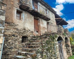 Vista exterior de Finca rústica en venda en Molló amb Jardí privat