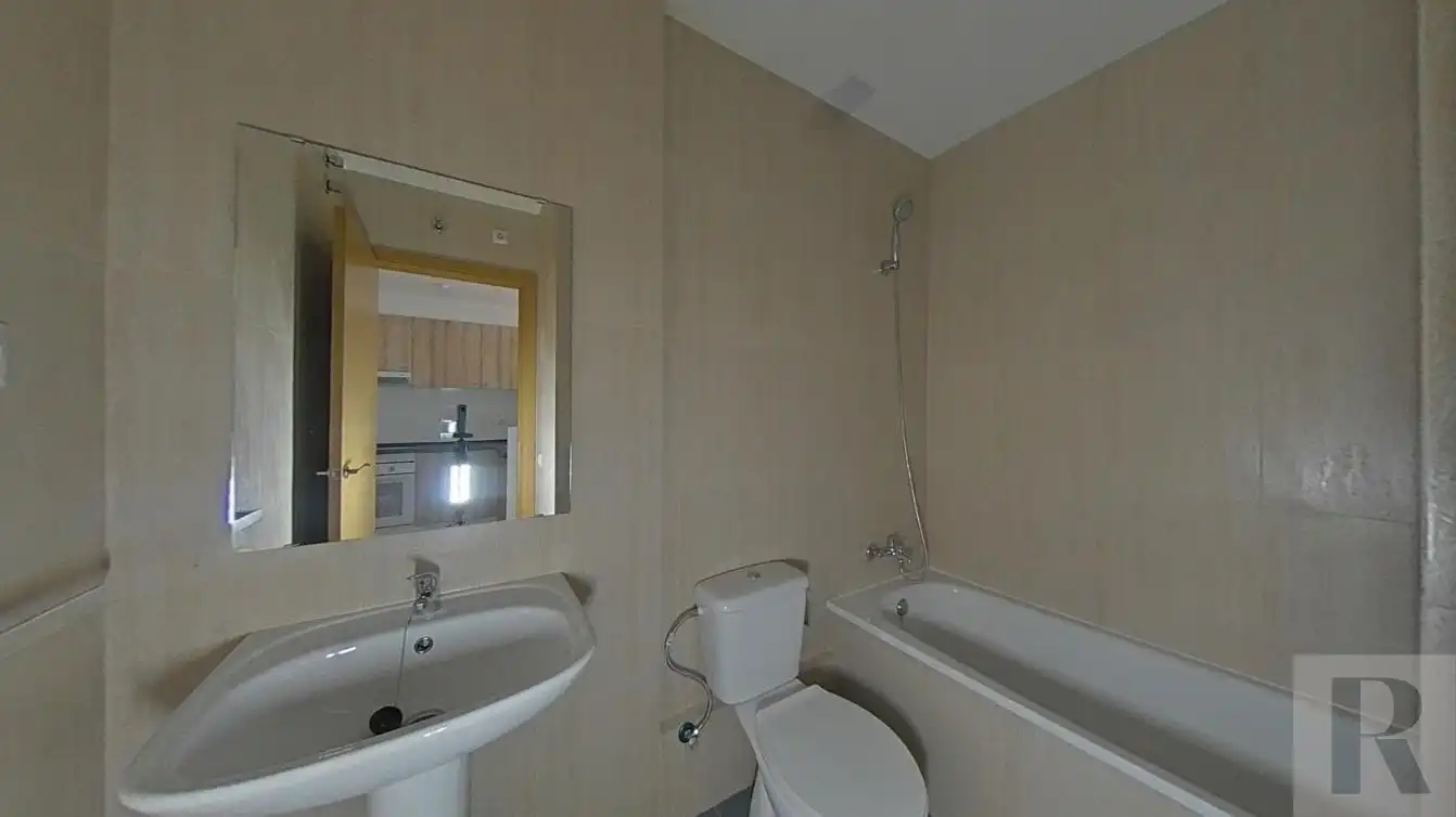 Bathroom of Study for sale in Sabadell