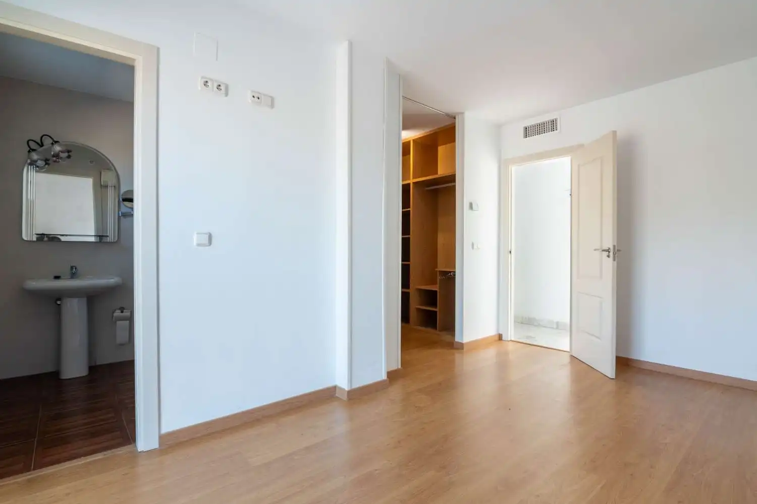 Habitación de Apartamento en venta en Salobreña con Aire acondicionado y Terraza