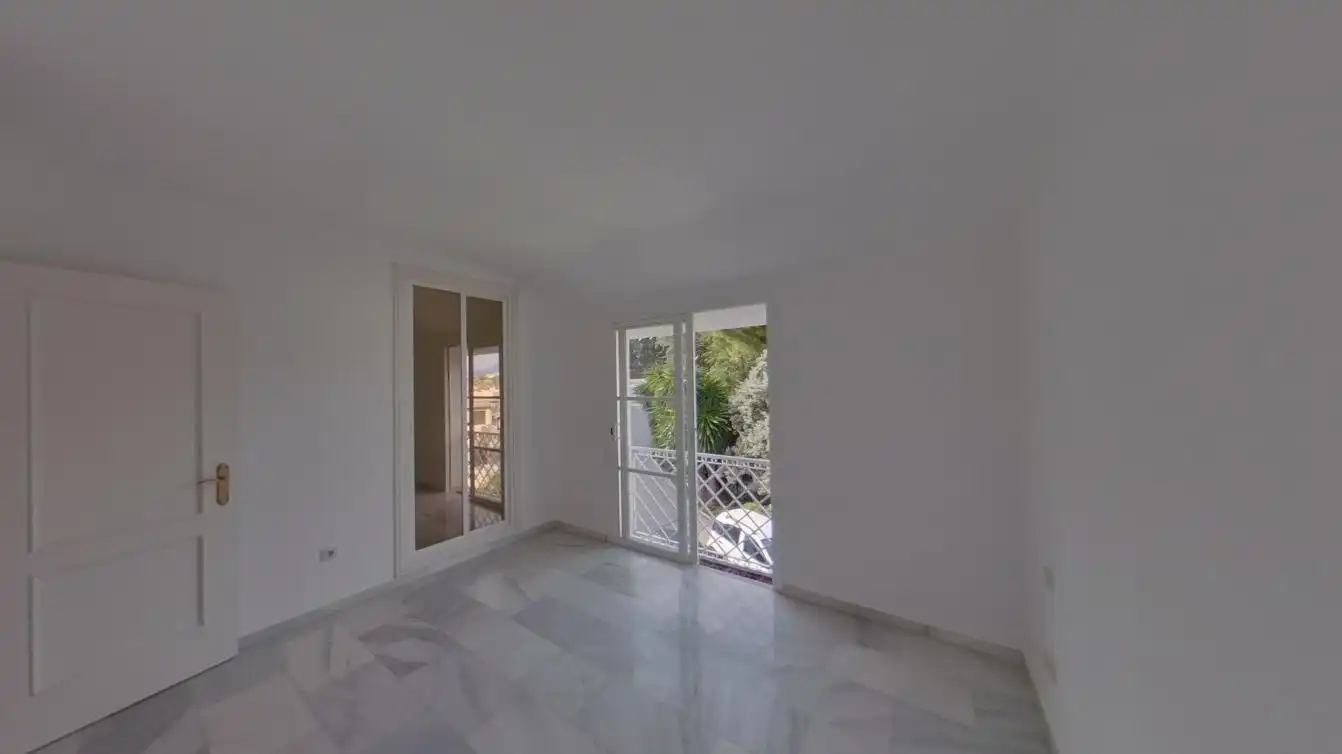 Dormitori de Casa adosada en venda en Estepona amb Aire condicionat i Piscina
