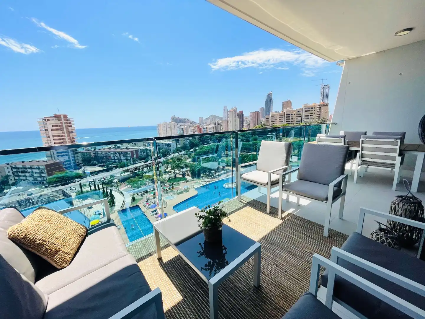 Terraza de Apartamento de alquiler en Benidorm con Aire acondicionado, Trastero y Piscina comunitaria