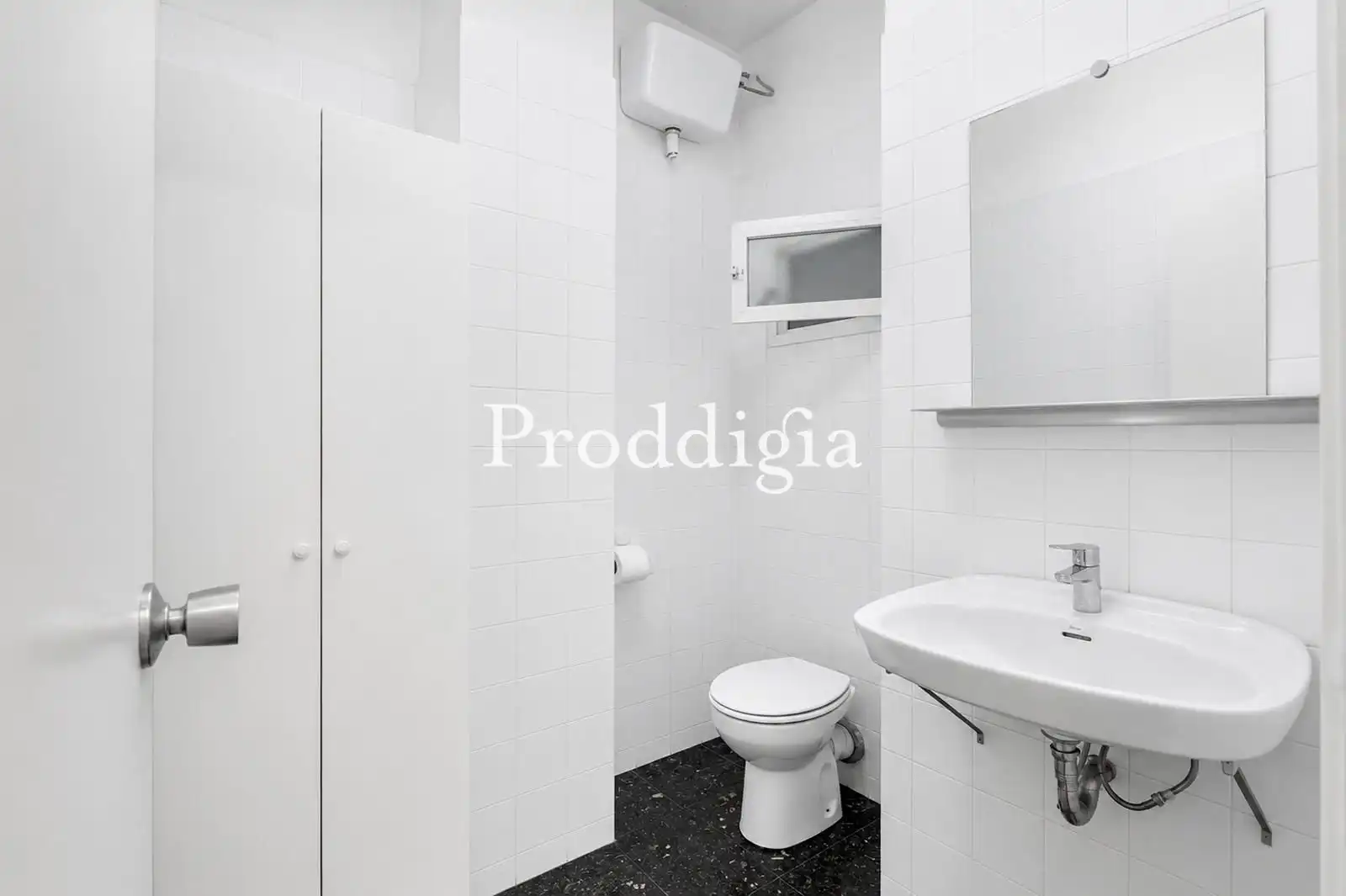 Bathroom of Office for rent in Barcelona  with Air Conditioner and Internet