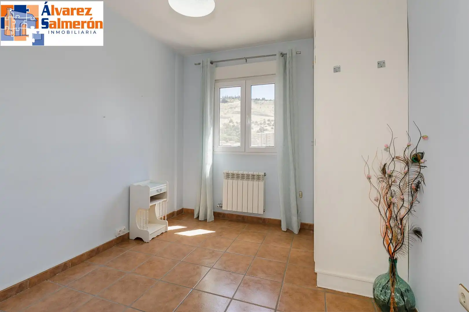 Habitación de Casa adosada en venta en Granada con Aire acondicionado, Calefacción y Terraza