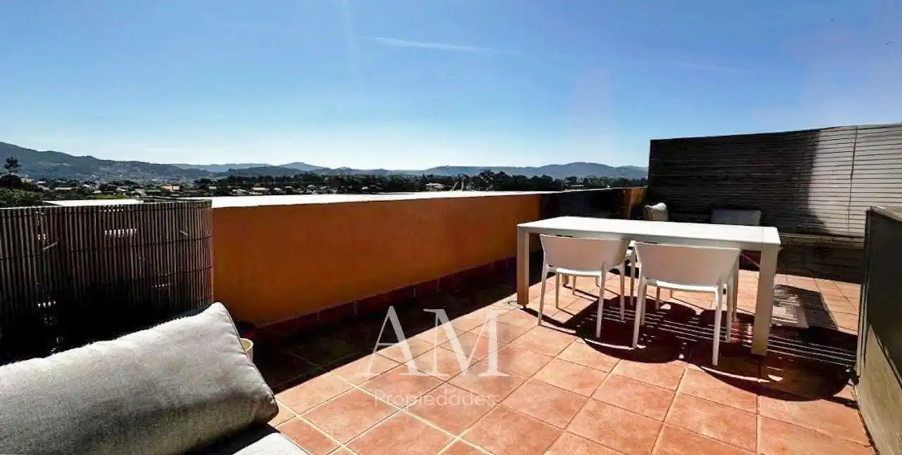 Terraza de Dúplex en venta en Nigrán con Calefacción, Terraza y Trastero