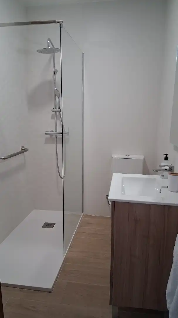 Bathroom of Flat for rent in Vic  with Heating, Private garden and Furnished