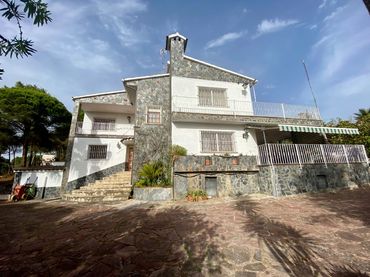 Country house for sale in Carrer Roma Maura 4