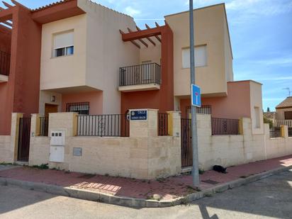 Vista exterior de Casa adosada en venda en Lorca amb Jardí privat, Piscina i Piscina comunitària