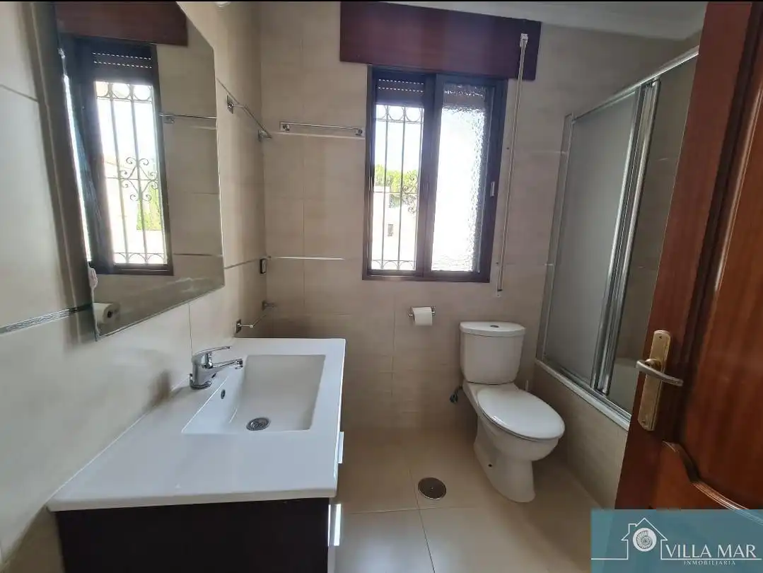 Bany de Casa o xalet en venda en Rota amb Piscina