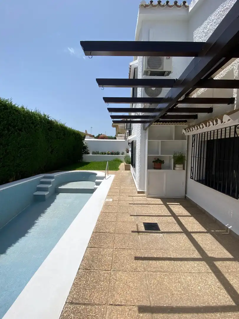 Piscina de Casa o chalet en venta en Fuengirola con Aire acondicionado, Jardín privado y Trastero