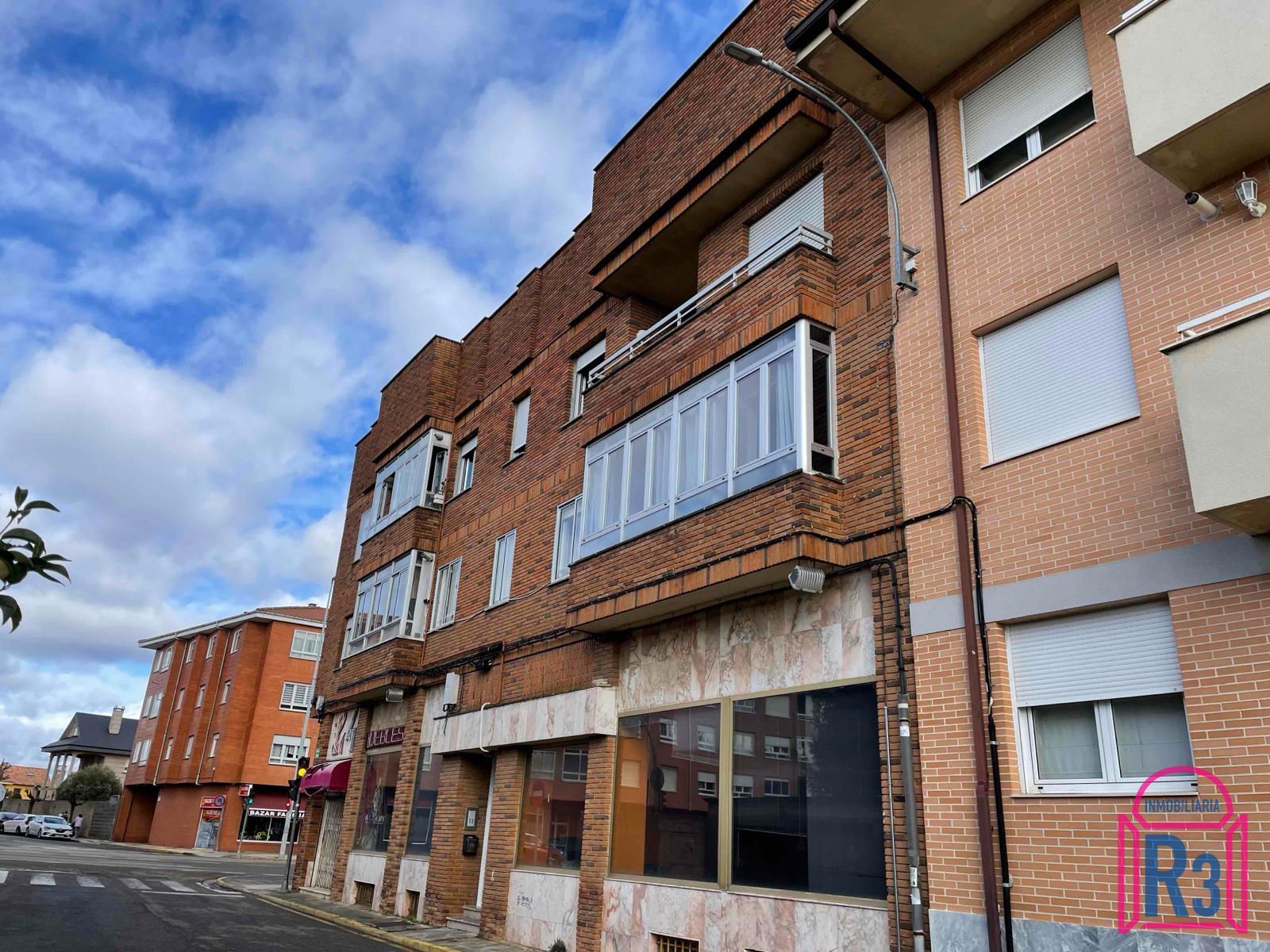 Exterior view of Flat for sale in Valverde de la Virgen  with Heating, Terrace and Storage room
