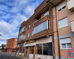 Vista exterior de Pis en venda en Valverde de la Virgen amb Calefacció, Terrassa i Traster