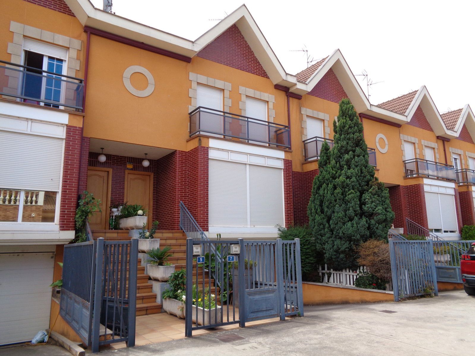 Exterior view of Single-family semi-detached for sale in Uruñuela  with Heating, Private garden and Parquet flooring