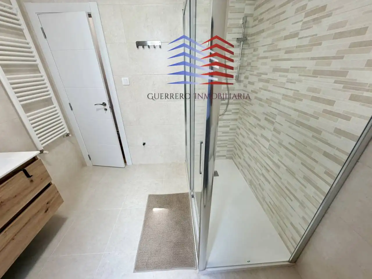 Badezimmer von Wohnung zur Miete in Ourense Capital  mit Heizung, Parkett und Möbliert