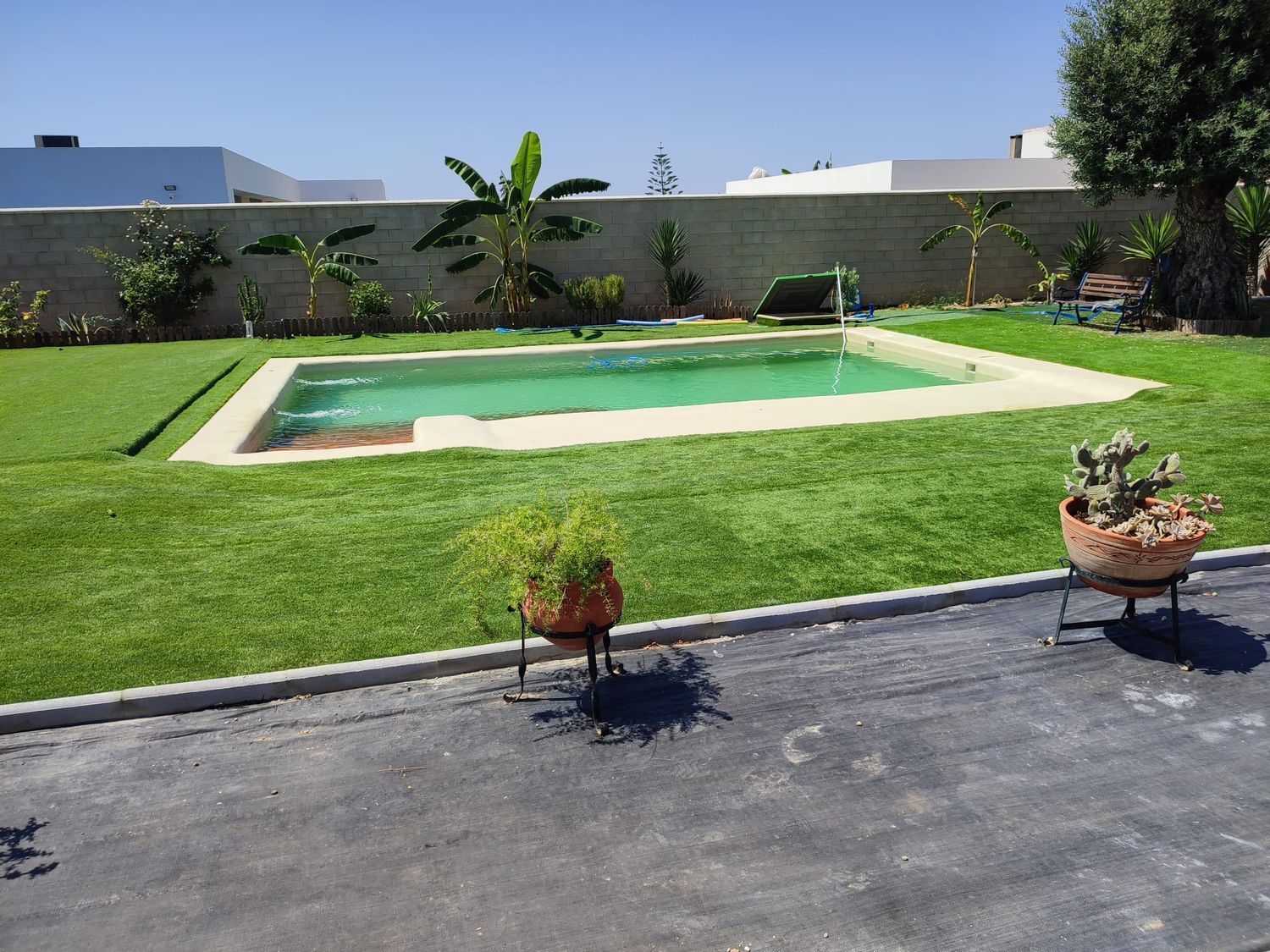 Piscina de Casa o xalet en venda en Dos Hermanas amb Jardí privat i Piscina comunitària