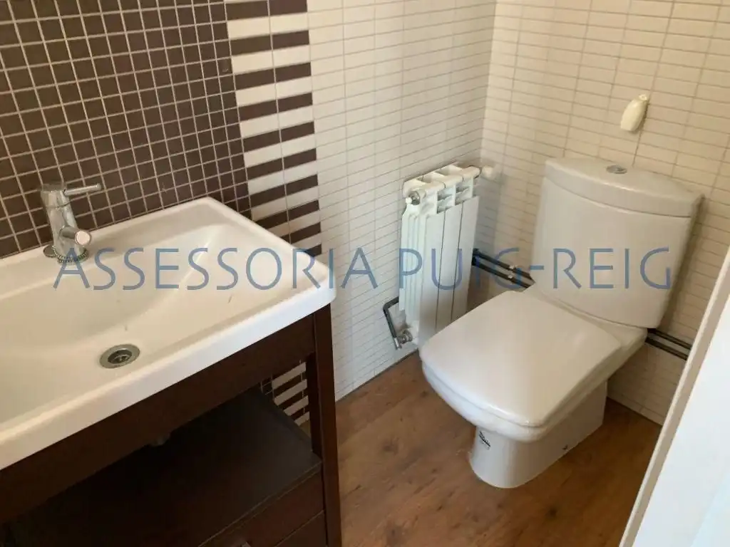Badezimmer von Dachboden zum Verkauf in Manresa mit Parkett und Terrasse