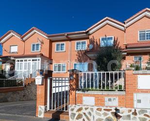 Vista exterior de Casa o xalet en venda en Arroyo de la Encomienda amb Calefacció, Terrassa i Traster