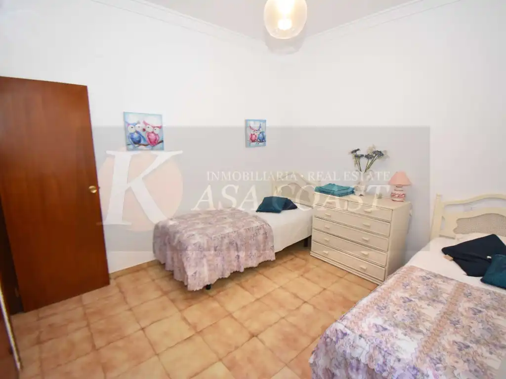 Dormitori de Pis en venda en Fuengirola amb Aire condicionat, Jardí privat i Piscina comunitària