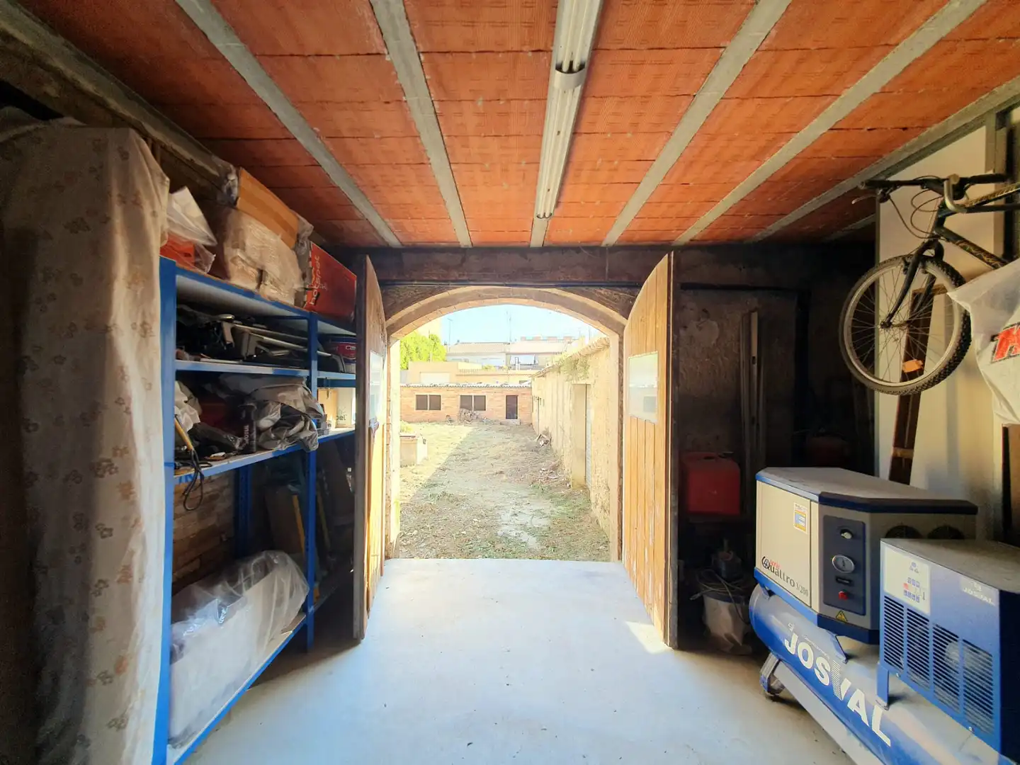 Parking de Casa adosada en venta en Castellví de la Marca con Jardín privado