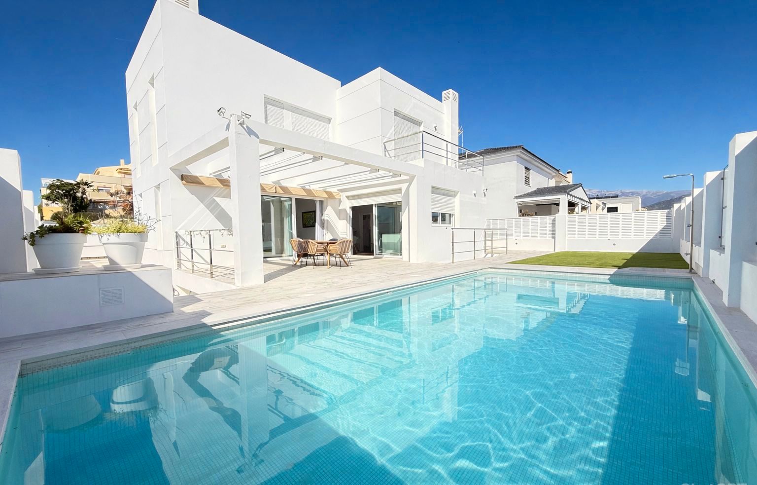 Exterior view of House or chalet for sale in Vélez-Málaga  with Air Conditioner, Private garden and Storage room