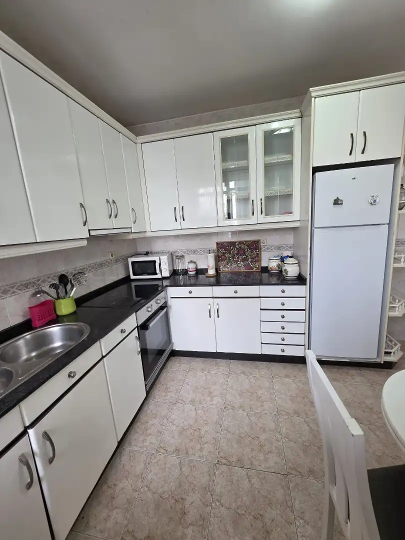 Cocina de Piso de alquiler en Ferrol con Calefacción, Amueblado y Horno