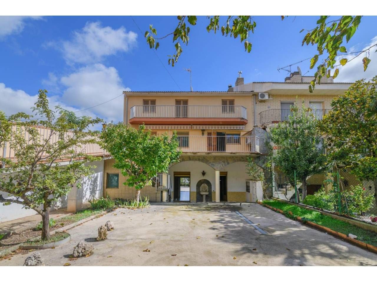 Exterior view of Single-family semi-detached for sale in Avinyó  with Air Conditioner, Heating and Private garden