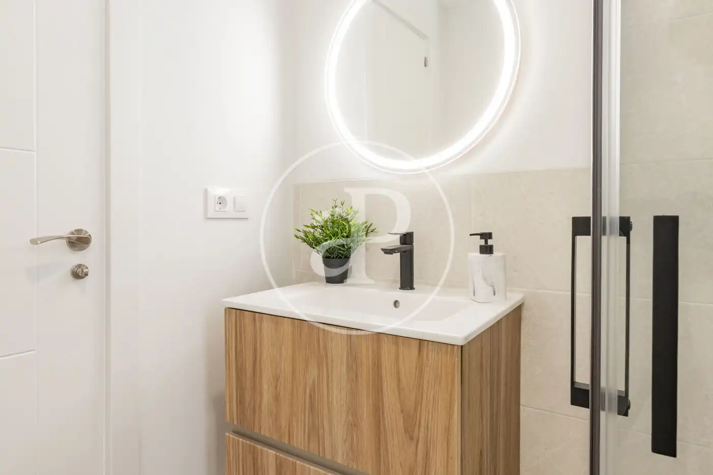 Bathroom of Flat for sale in Madrid  with Air Conditioner, Heating and Terrace