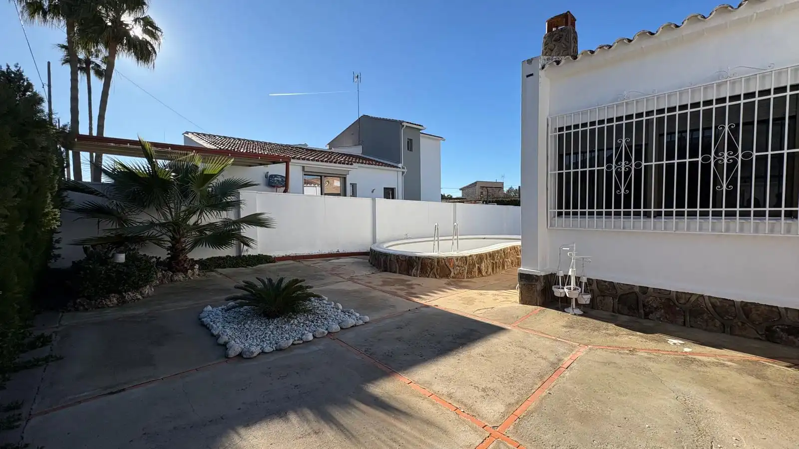 Exterior view of Houses for sale in L'Eliana  with Air Conditioner, Terrace and Storage room