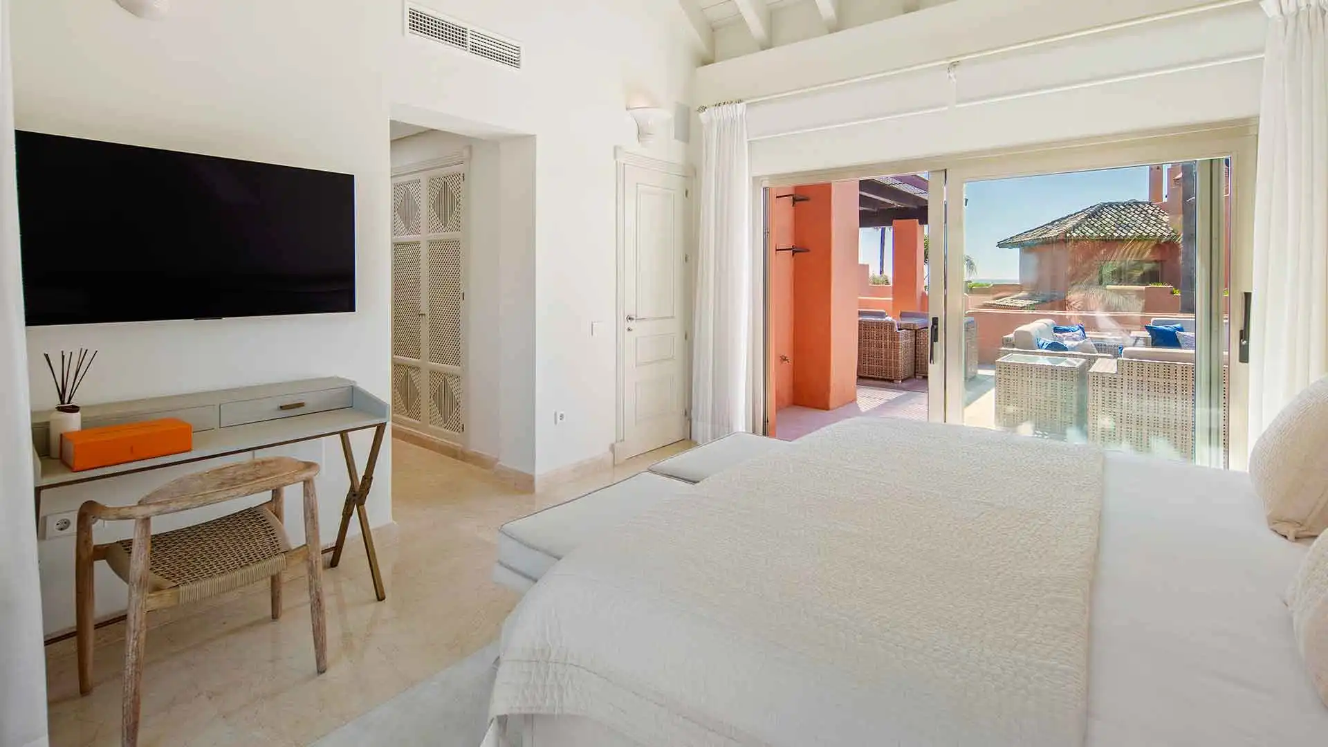 Habitación de Ático en venta en Marbella con Aire acondicionado, Terraza y Trastero