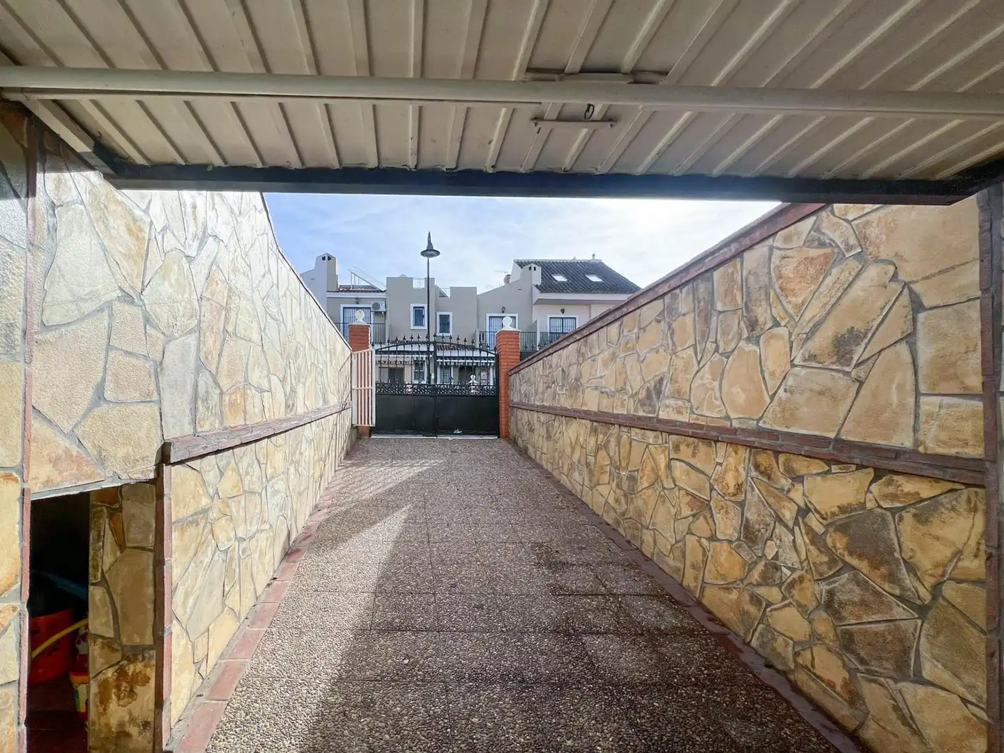 Vista exterior de Casa o xalet en venda en Mijas amb Jardí privat, Terrassa i Traster